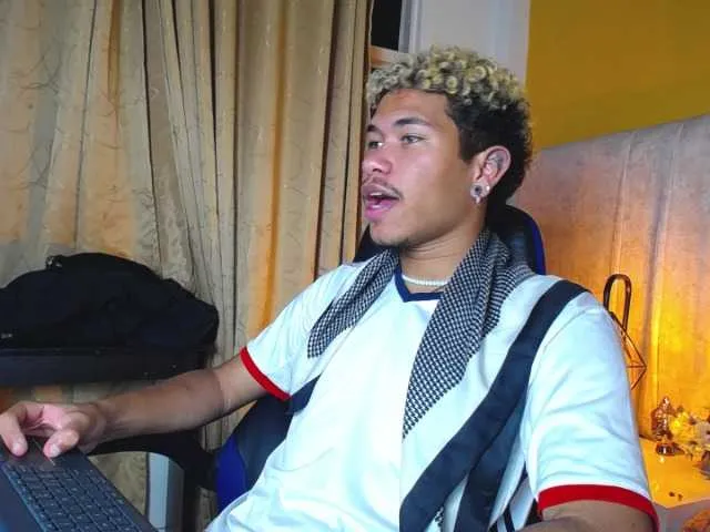 Live sex webcam photo for Desiire- #278276847