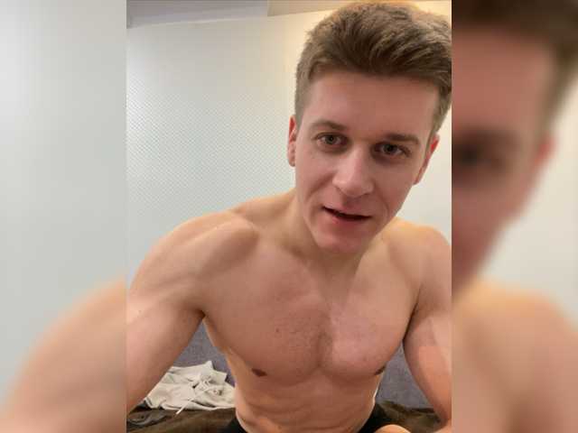 Live sex webcam photo for DesireGreg #277376020