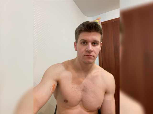 Live sex webcam photo for DesireGreg #277396579