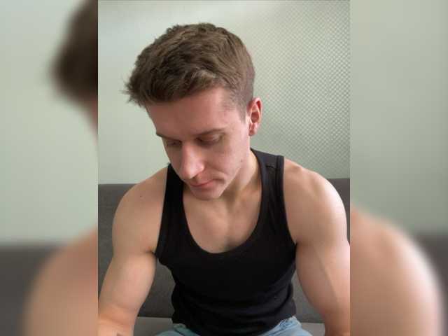 Live sex webcam photo for DesireGreg #277523225