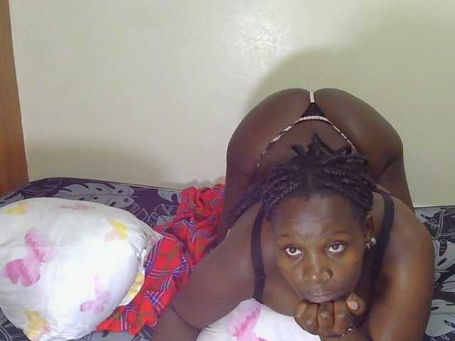 Live sex webcam photo for Desireeee-1 #294021396