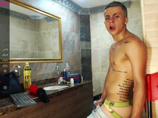 Live sex webcam photo for Devan-Ruiz #275531273