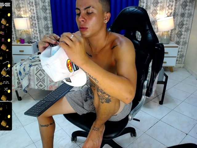 Live sex webcam photo for Devan-Ruiz #275558166