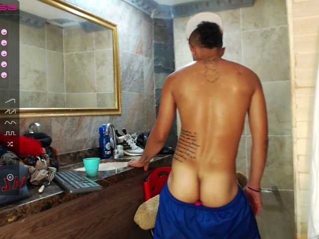 Live sex webcam photo for Devan-Ruiz #275579668