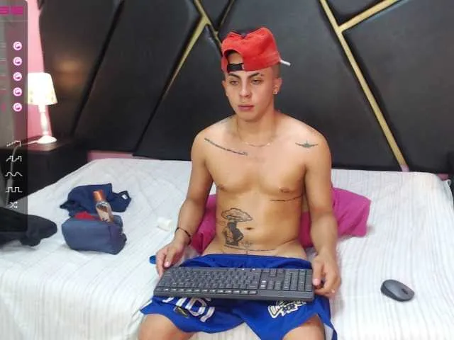 Live sex webcam photo for Devan-Ruiz #275663674