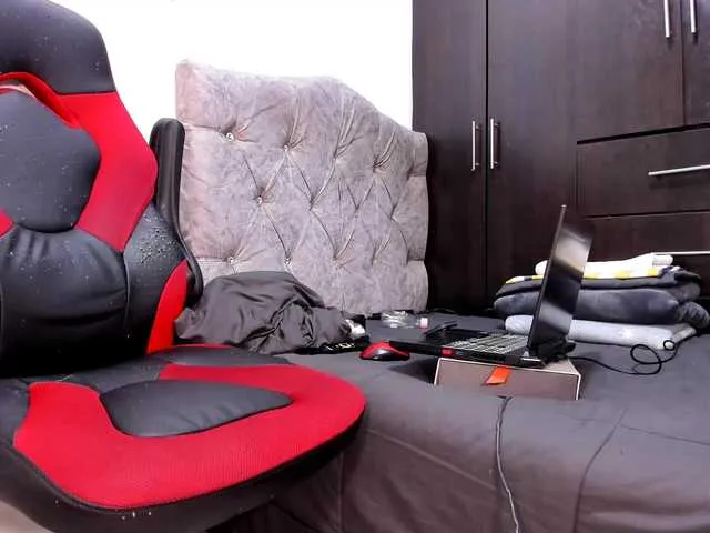 Live sex webcam photo for Devan-Ruiz #291747730