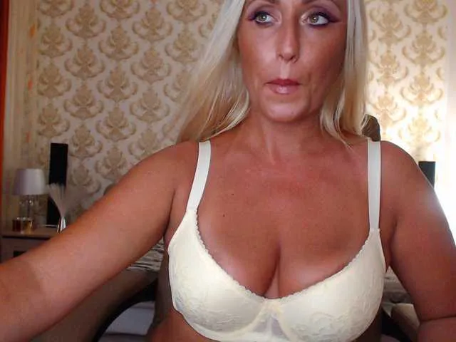 Live sex webcam photo for DeviousAngel #274203159