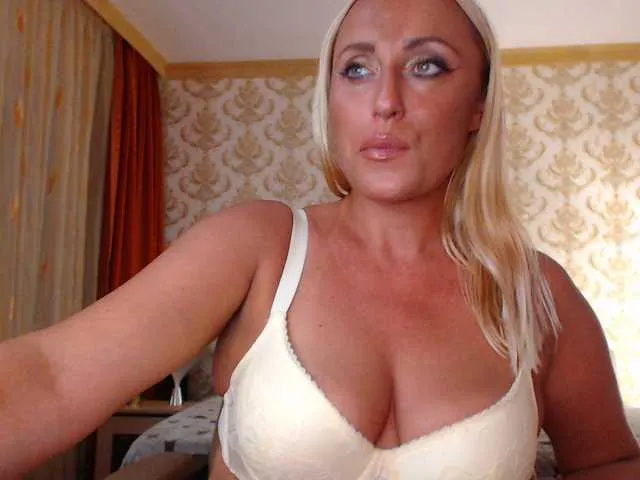 Live sex webcam photo for DeviousAngel #274427118