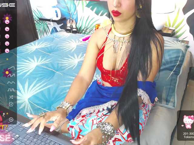 Live sex webcam photo for Devmanirani #275772499