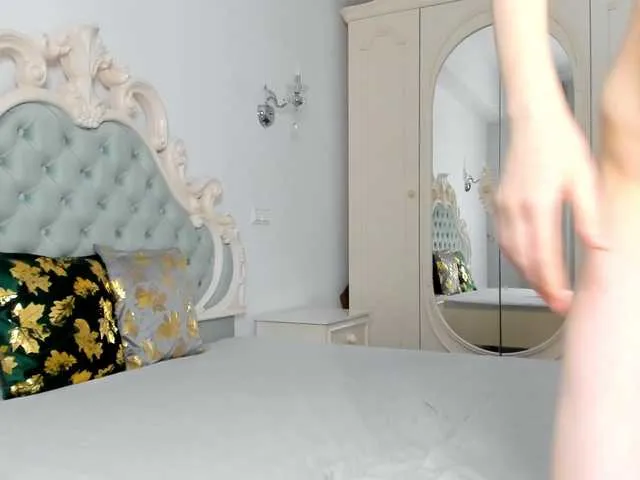 Live sex webcam photo for DevoenRose #278268582
