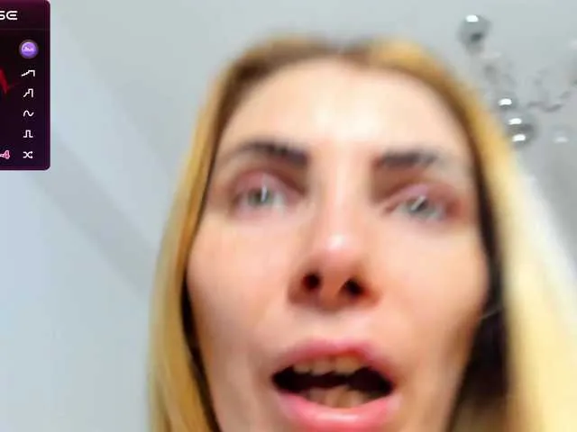 Live sex webcam photo for DevoenRose #290036304