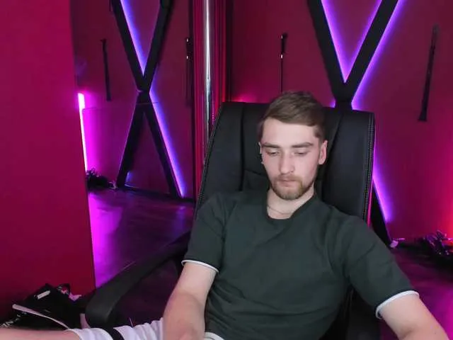 Live sex webcam photo for DexterDexx #278111588