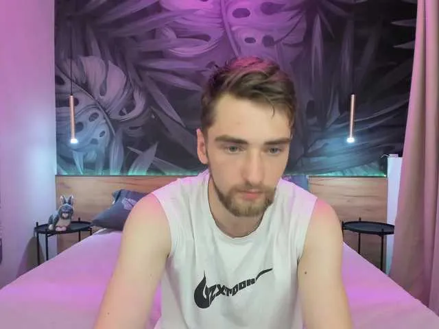 Live sex webcam photo for DexterDexx #290033372