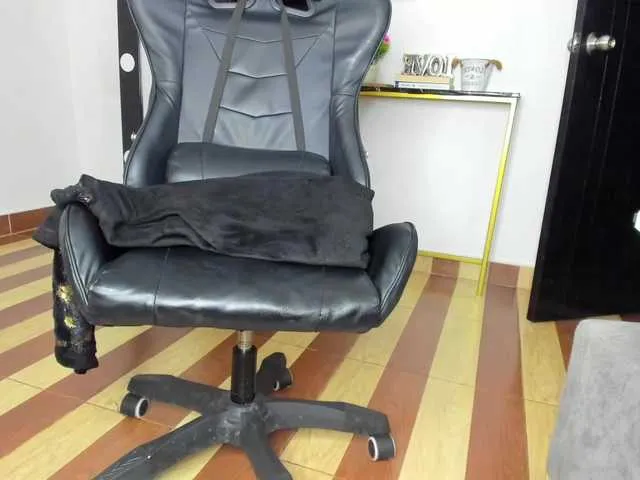 Live sex webcam photo for Deyymadisson #292324950