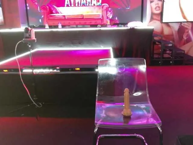 Live sex webcam photo for DiamondJo #291950561