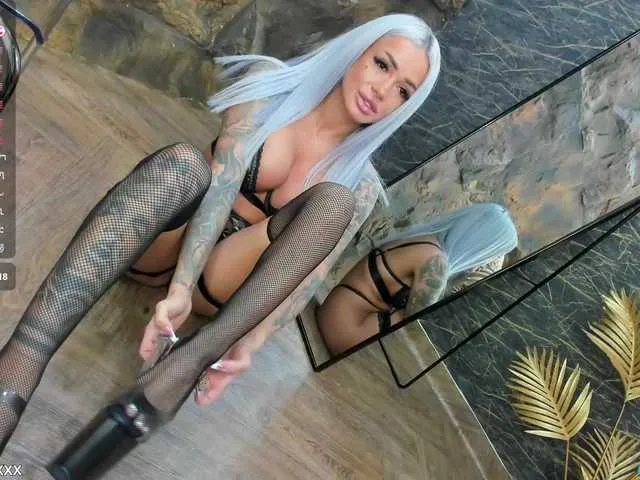 Live sex webcam photo for DiamondJo #293492500