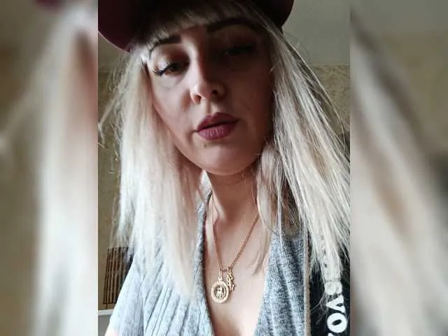 Live sex webcam photo for DiamondPussy #275476043
