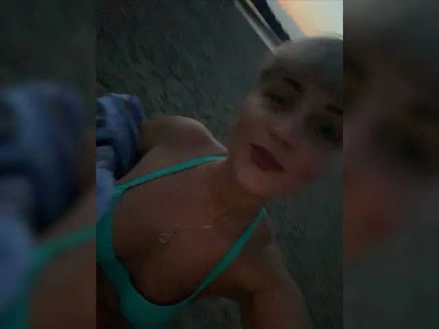 Live sex webcam photo for DiamondPussy #275627734