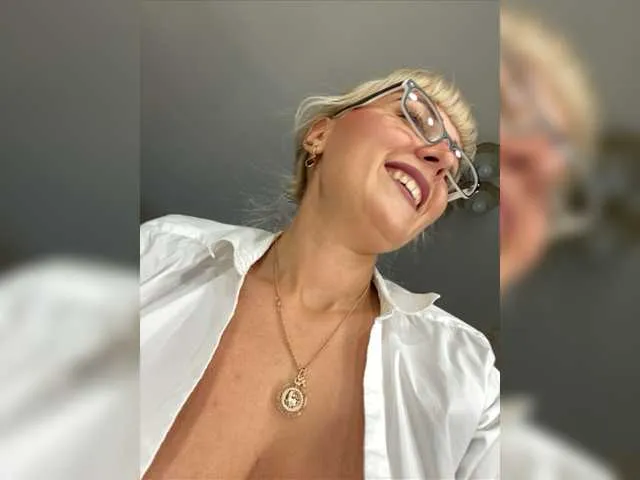 Live sex webcam photo for DiamondPussy #276028434