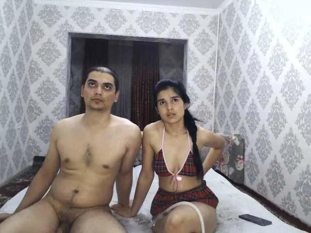 Live sex webcam photo for Diamondcouple69 #290916770