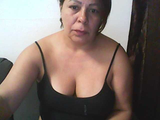 Live sex webcam photo for Diamonddesiree #292115737