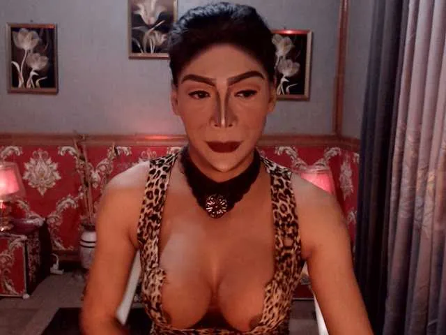 Live sex webcam photo for Diamondfox #290143357