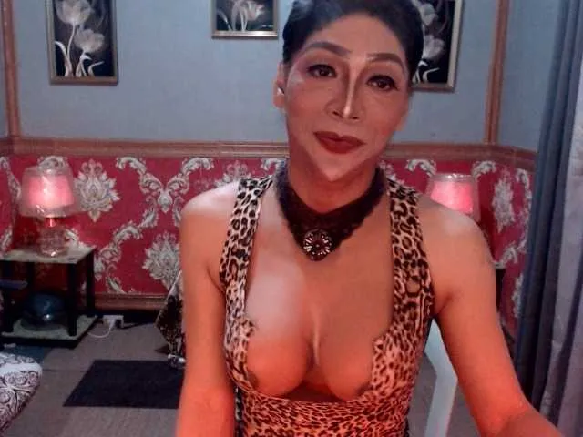 Live sex webcam photo for Diamondfox #290543047