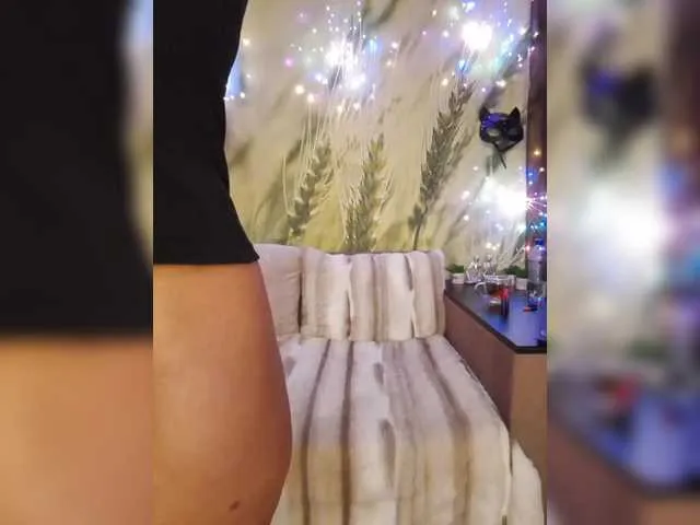 Live sex webcam photo for DianaAhTender #290354265