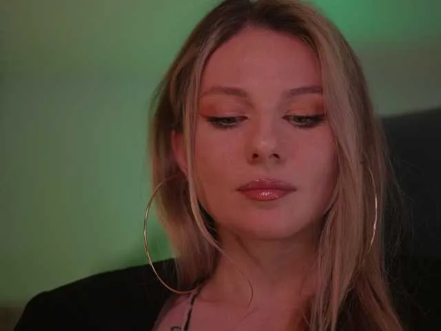 Live sex webcam photo for DianaMurr #292345075