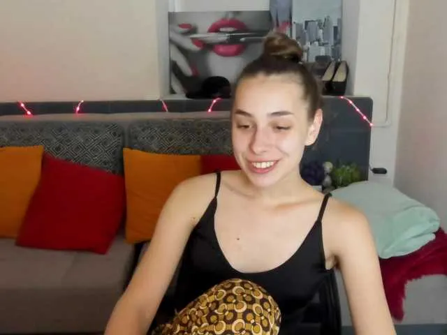 Live sex webcam photo for Dianasofy282 #275662139