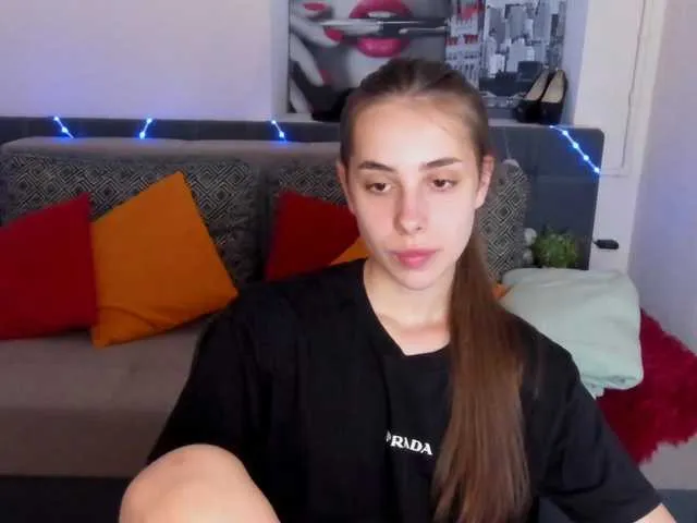 Live sex webcam photo for Dianasofy282 #275690421
