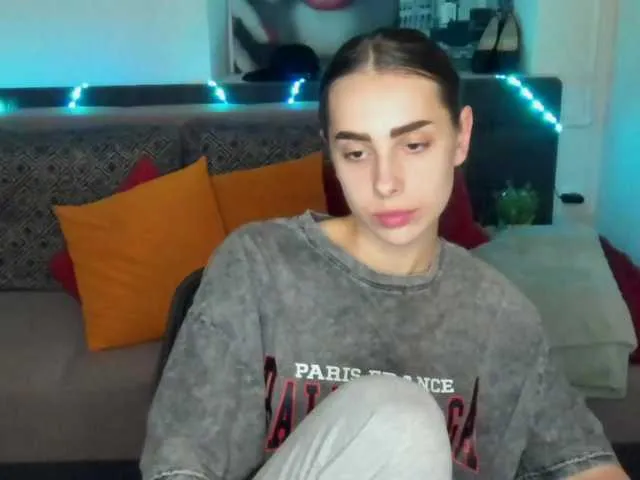 Live sex webcam photo for Dianasofy282 #275705972