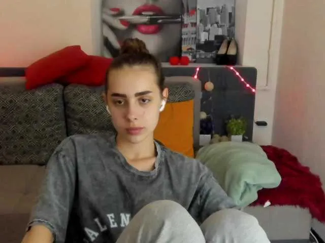 Live sex webcam photo for Dianasofy282 #275733259