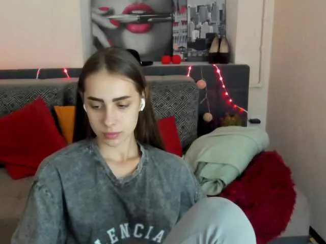 Live sex webcam photo for Dianasofy282 #275864315