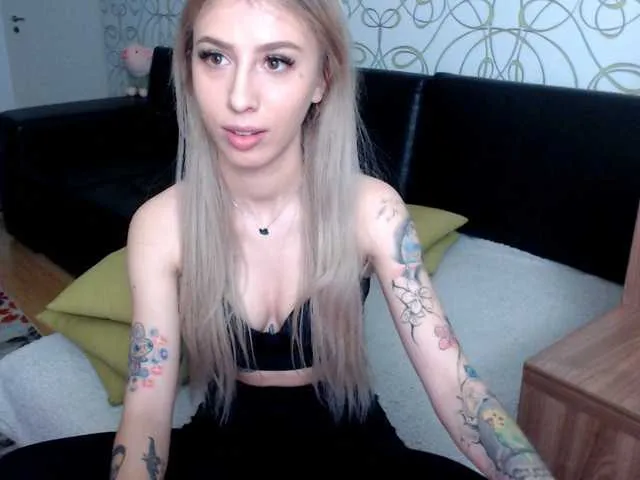 Live sex webcam photo for DiddySweet1 #272660289
