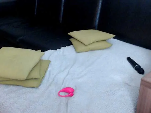 Live sex webcam photo for DiddySweet1 #272968213