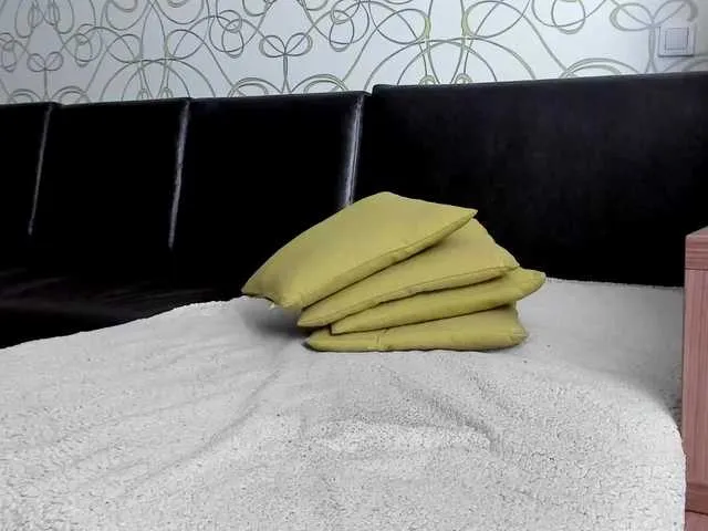 Live sex webcam photo for DiddySweet1 #276606205