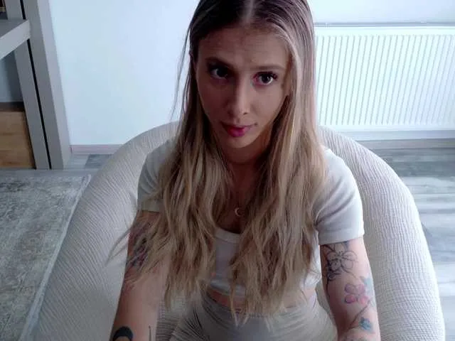 Live sex webcam photo for DiddySweet1 #291057652