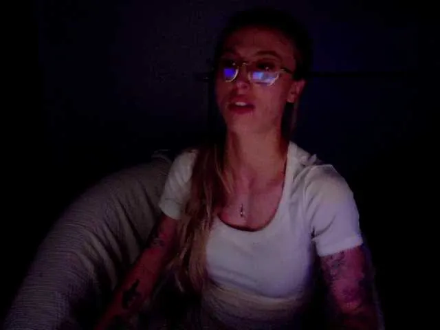 Live sex webcam photo for DiddySweet1 #291059278