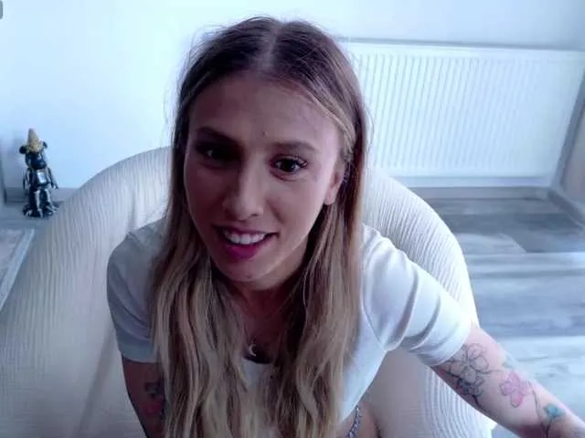 Live sex webcam photo for DiddySweet1 #291152618