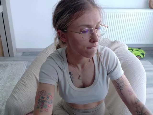Live sex webcam photo for DiddySweet1 #291693820