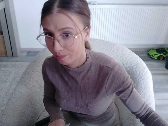 Live sex webcam photo for DiddySweet1 #293044424