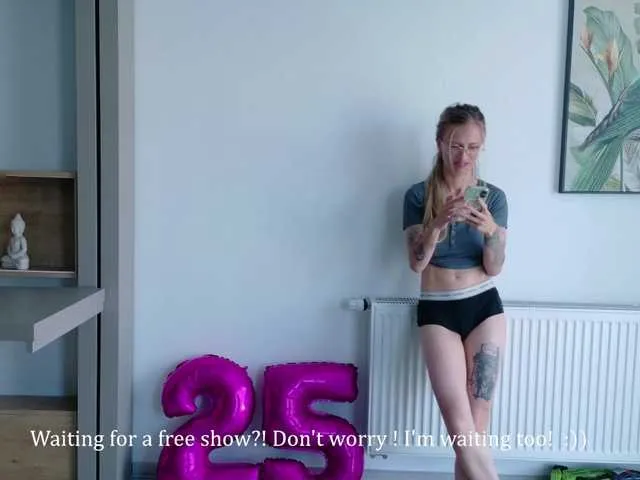 Live sex webcam photo for DiddySweet1 #294064362