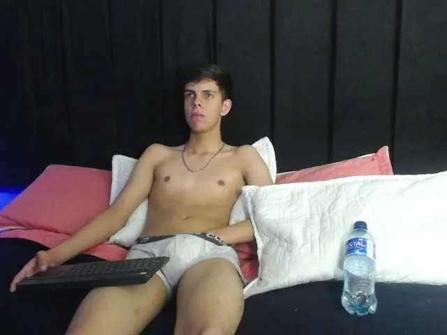 Live sex webcam photo for Diegoenp- #276904466