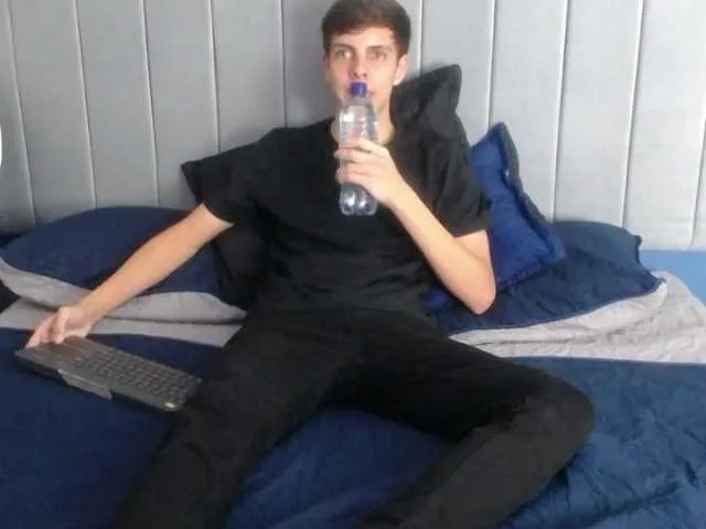 Live sex webcam photo for Diegoenp- #276945976