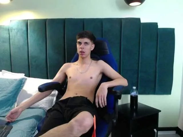 Live sex webcam photo for Diegoenp- #277082358