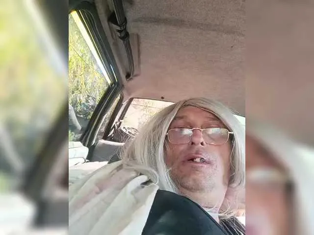 Live sex webcam photo for Dinasucka #291858332