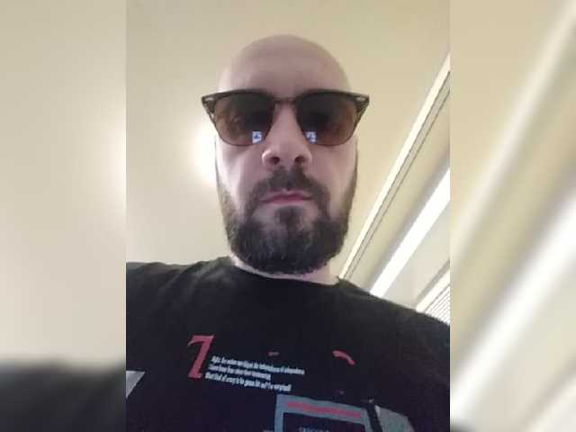 Live sex webcam photo for DirHimself #276398200