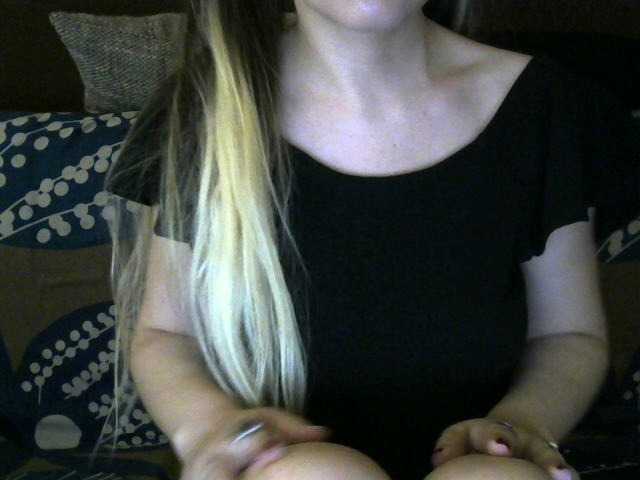 Live sex webcam photo for DirtyBabbee #274275842