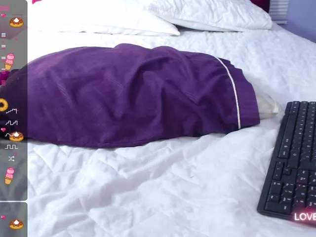 Live sex webcam photo for DirtyLittleSlut #278003247